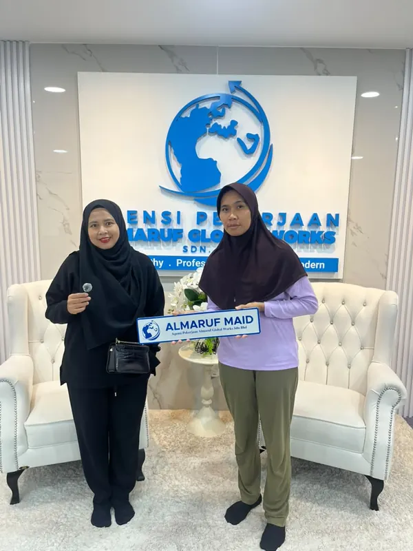 An employer with their new Almaruf helper on handover day