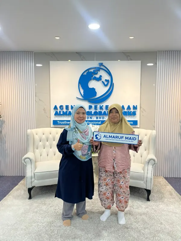 An employer with their new Almaruf helper on handover day